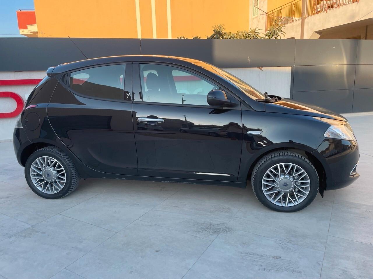 Lancia Ypsilon 1.2 69 CV 5 porte S&S Platinum