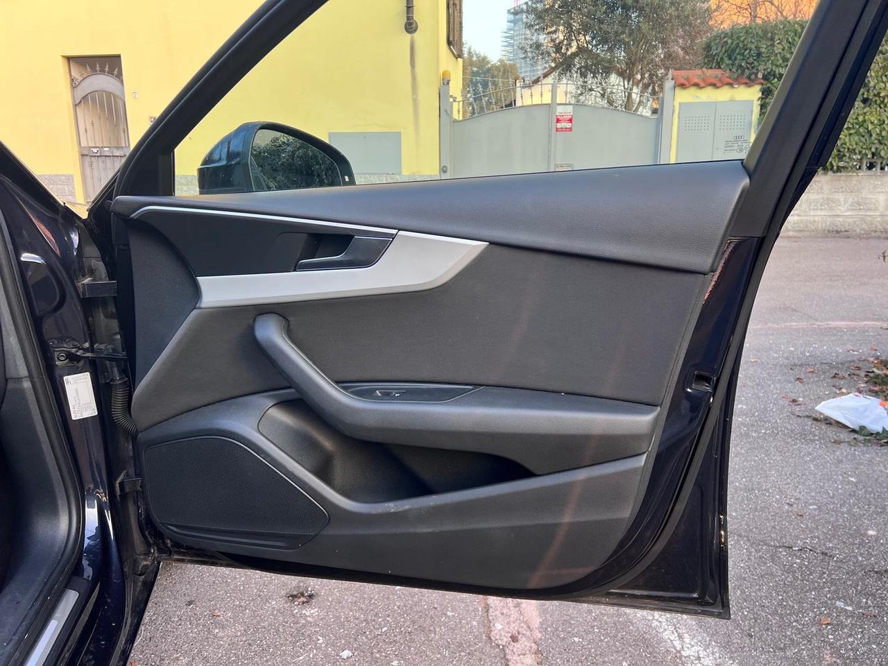 Audi A4 2.0 35 TDI Business Sport #8876