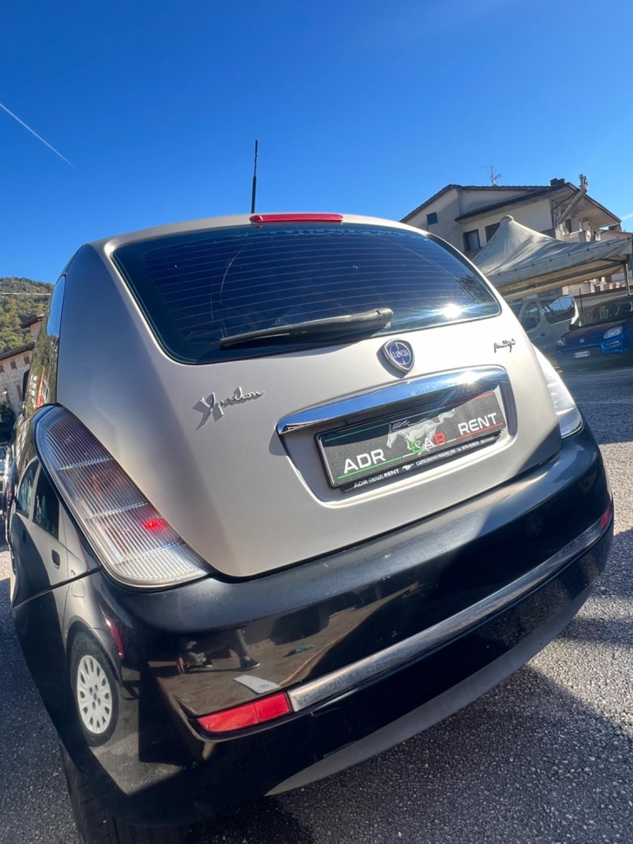 Lancia Ypsilon 1.3 MJT 75 CV Argento