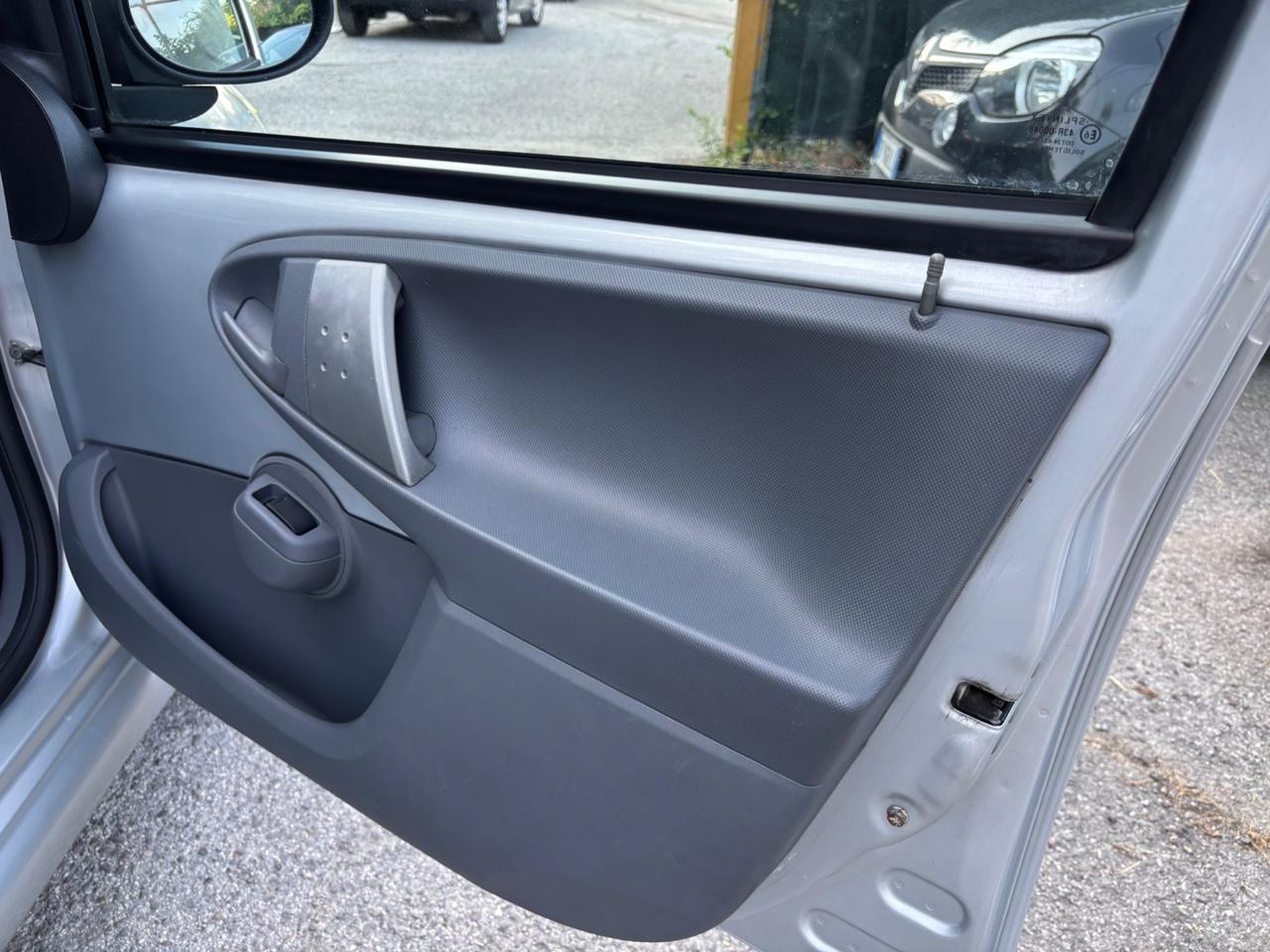 Toyota Aygo 1.4 DIESEL 5 porte Sol OK NEOPATENTATI