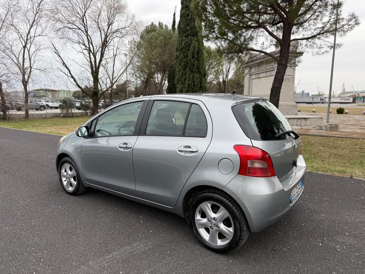 Toyota Yaris 1.0 5 porte