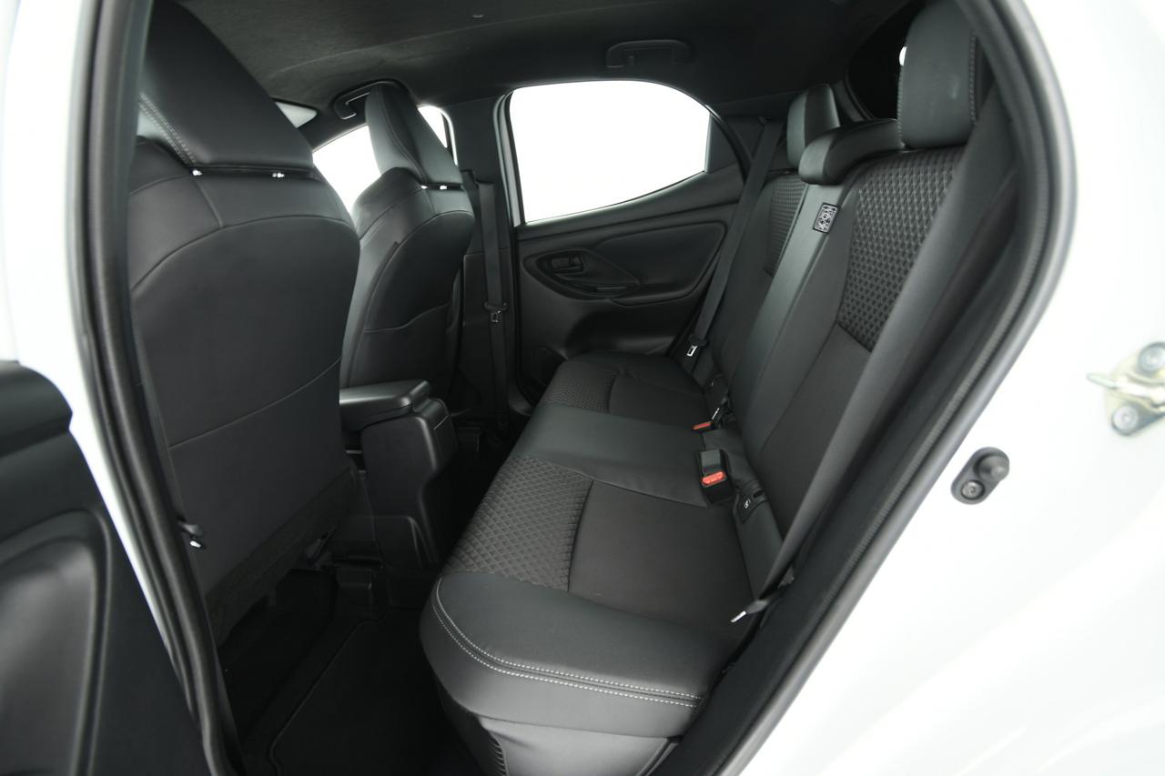 TOYOTA Yaris 1.5h Style CAMERA+ACC+APP CONNECT+NEOPATENTATI