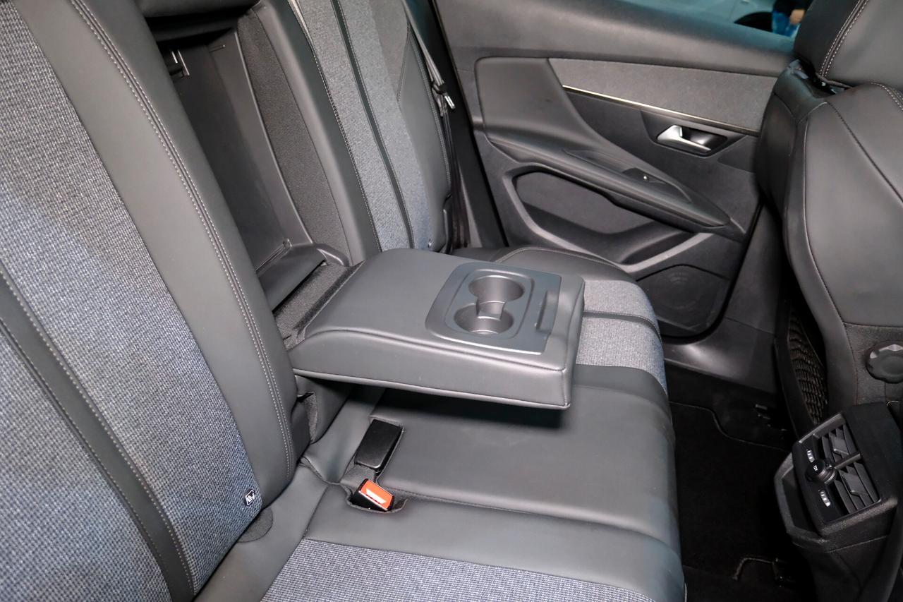 Peugeot 3008 ALLURE 1200T 130cv COCKPIT/LED/NAV