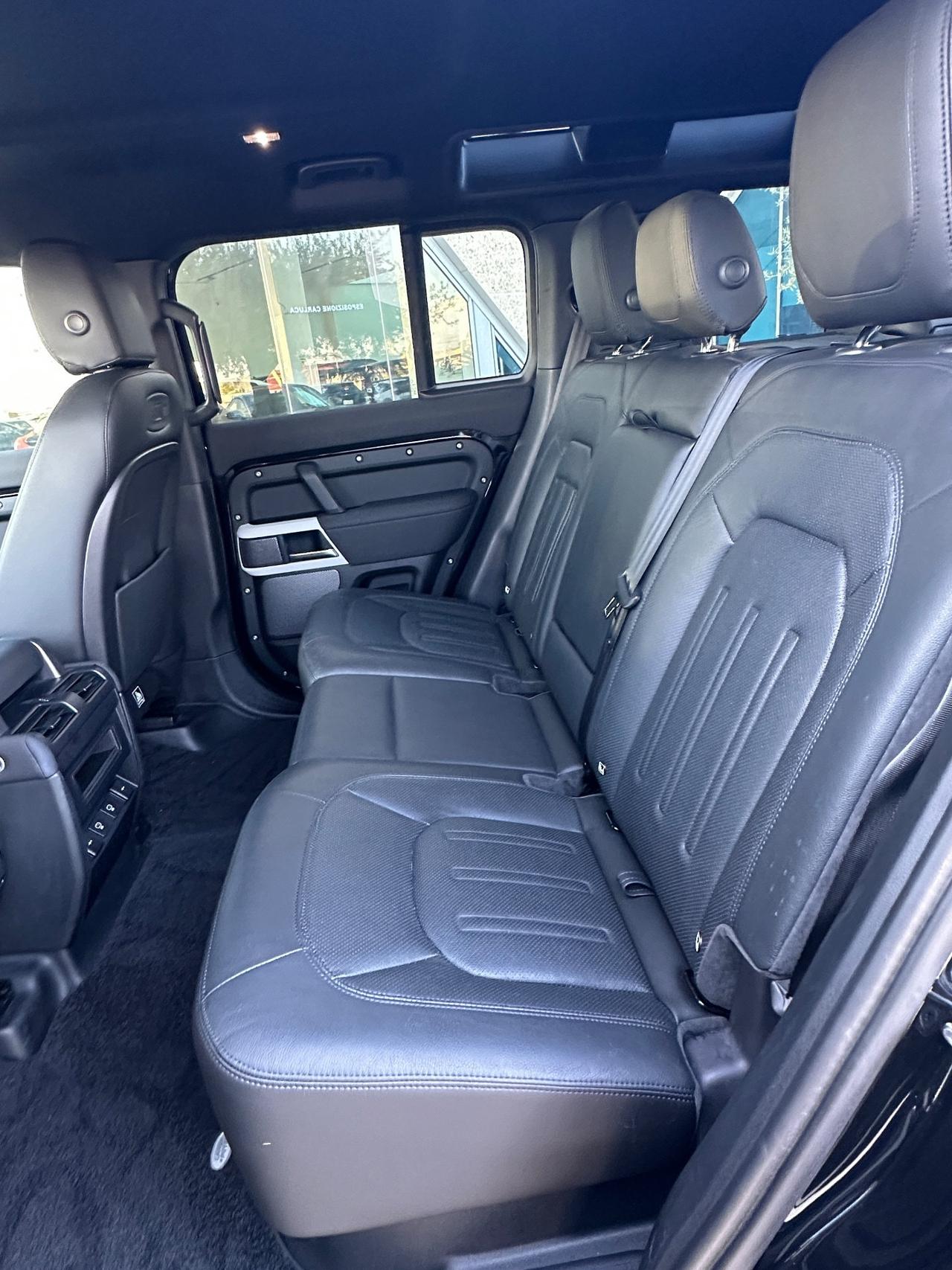 Land Rover Defender 110 3.0d SE awd 200cv auto AUTOCARRO N1