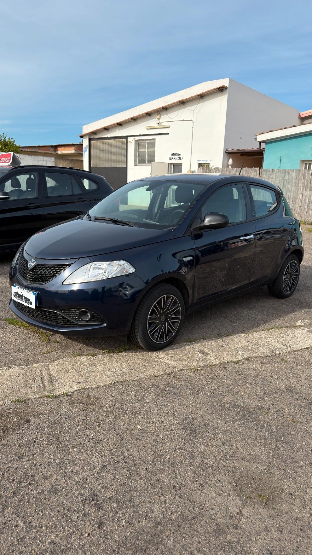 Lancia Ypsilon 1.0 FireFly 5 porte S&S Hybrid Ecochic Silver