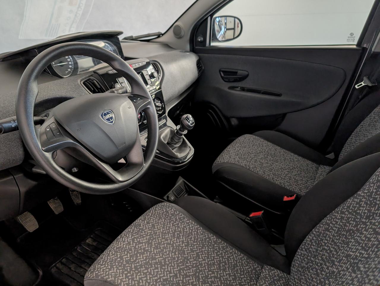 Lancia Ypsilon 1.0 Hybrid 70cv Silver