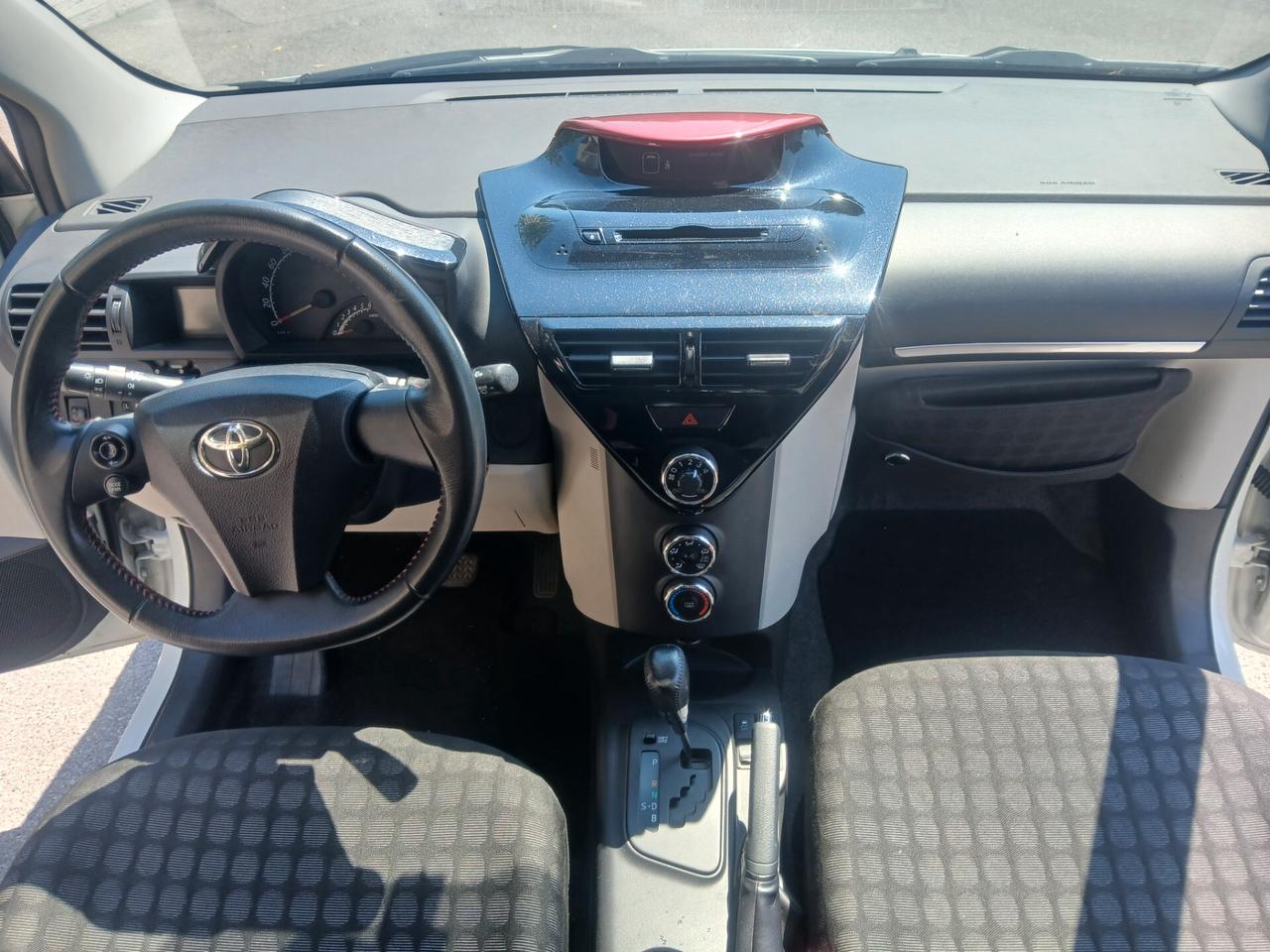 Toyota iQ 1.0 CVT Loung 4 POSTI