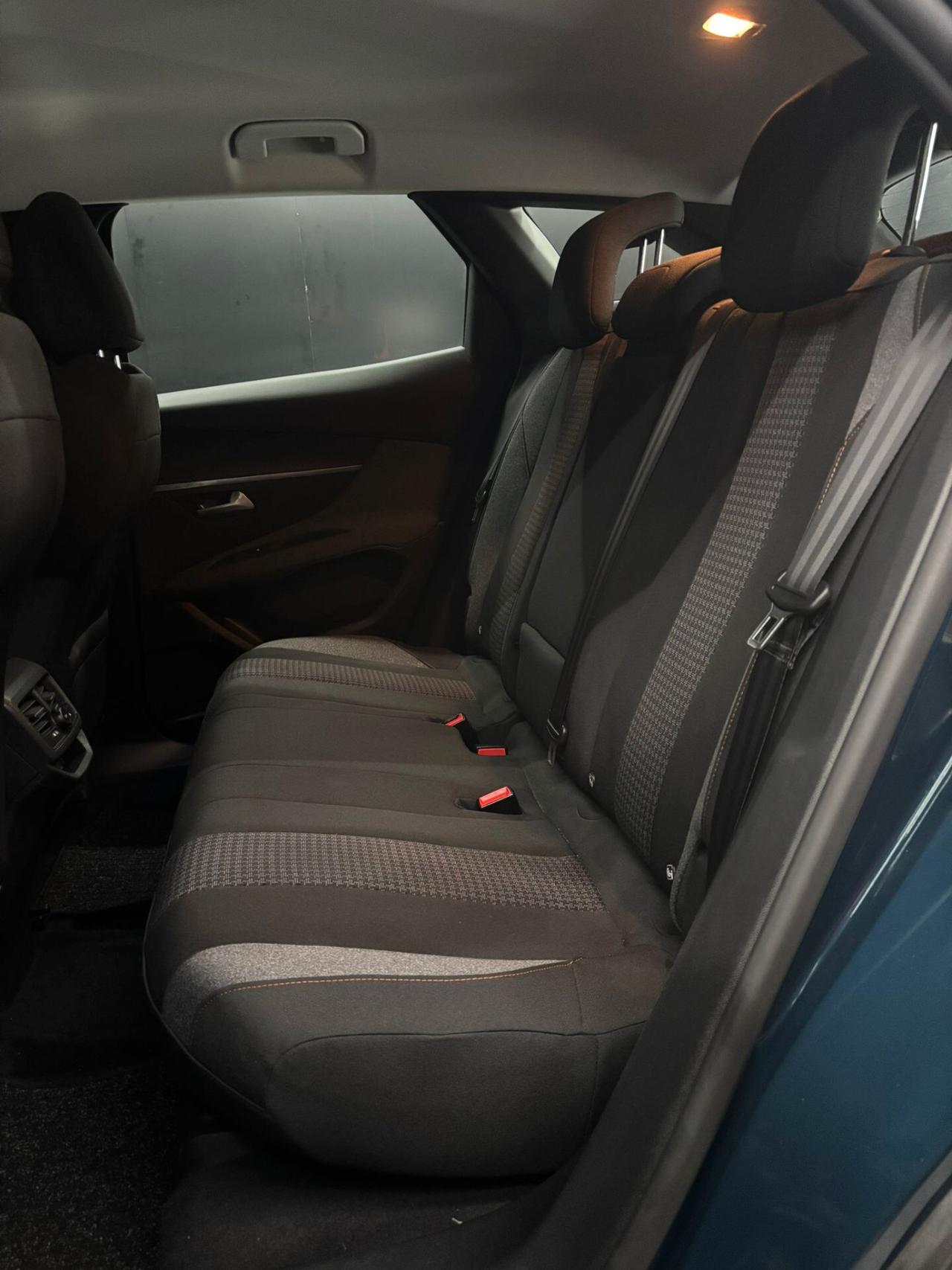 Peugeot 3008 1.5 BlueHDi 130 S&S EAT8 Active Business