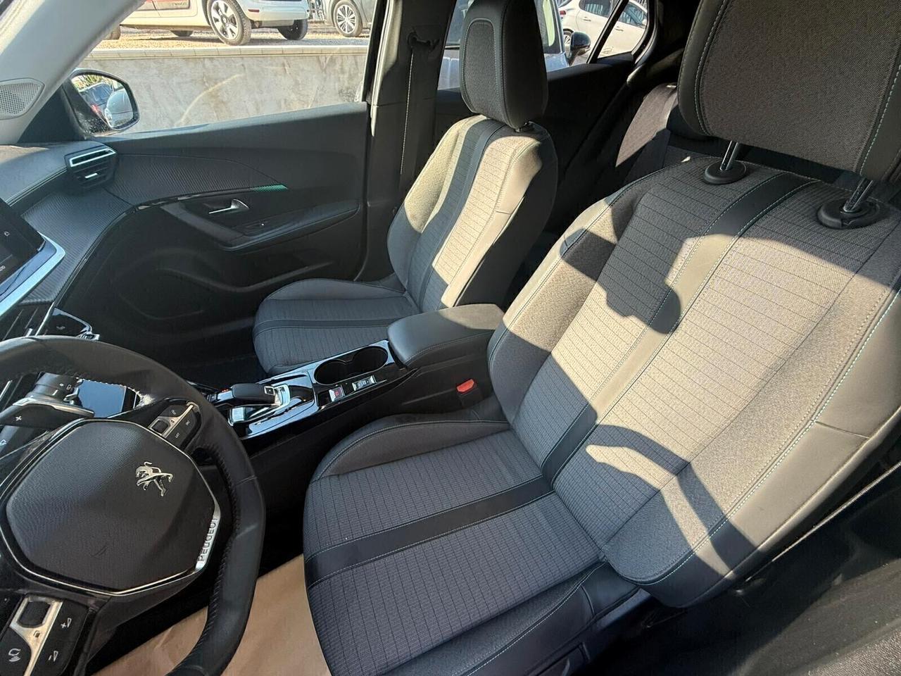 Peugeot 2008 PureTech 155 S&S EAT8 GT