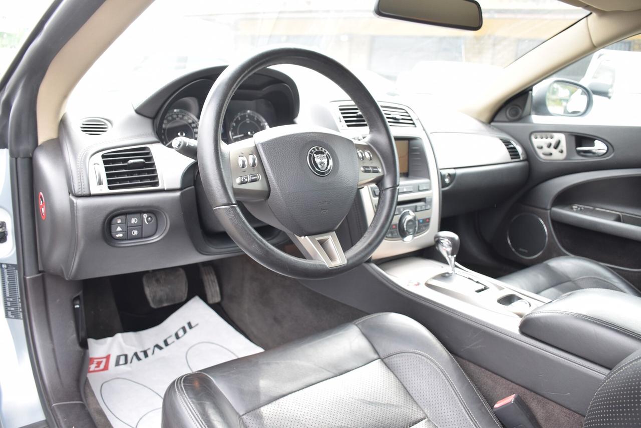 Jaguar XK 4.2 V8 Coupé AUTOM. - CERTIFICATA TAGLIANDATA NAVI CRUISE SENSORI PELLE