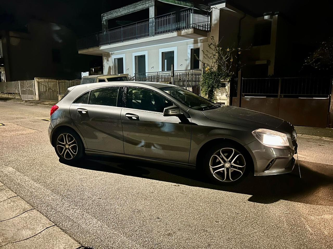 Mercedes-benz A 180 d Premium