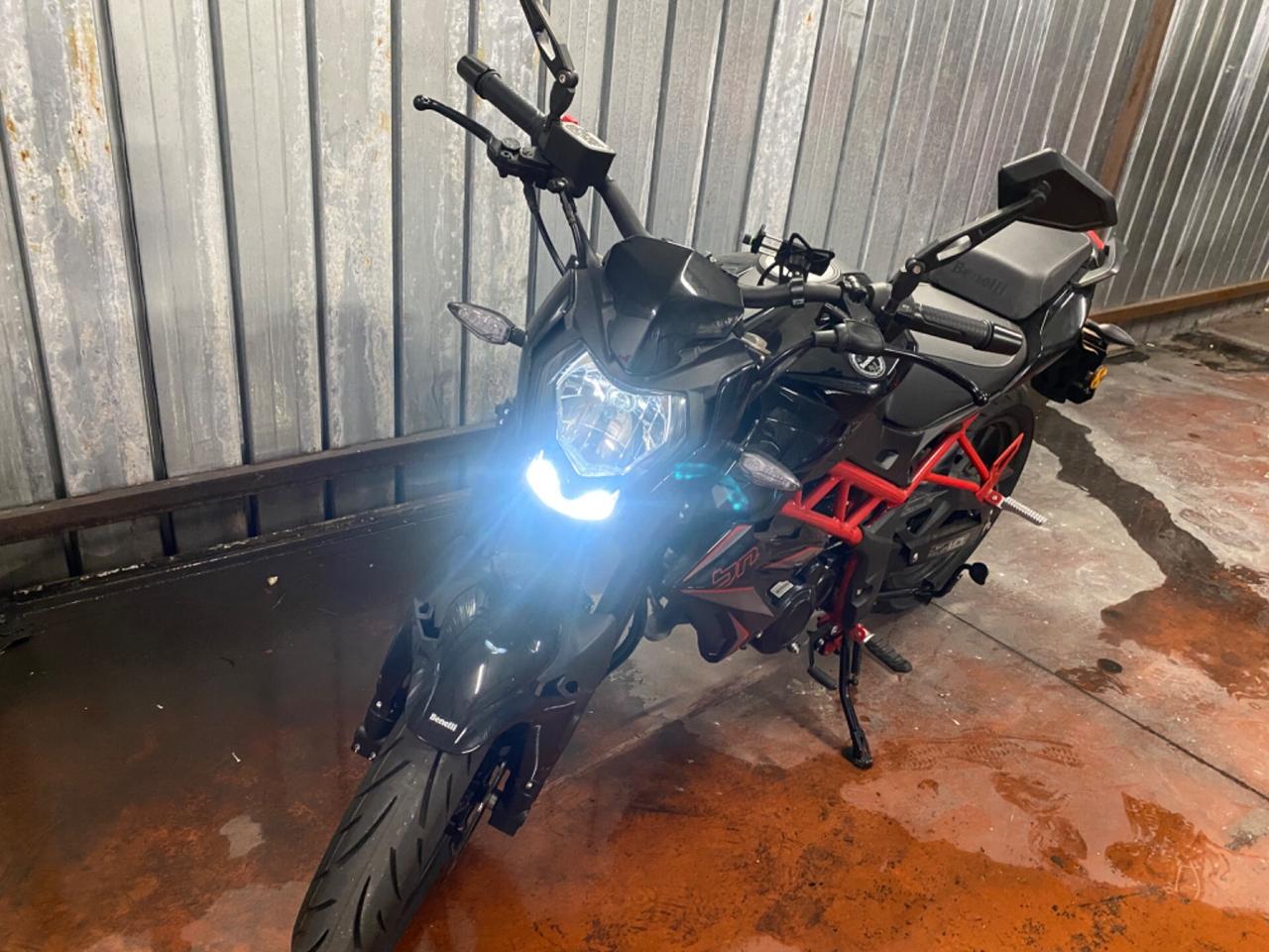 Benelli BN 125 Induro cross