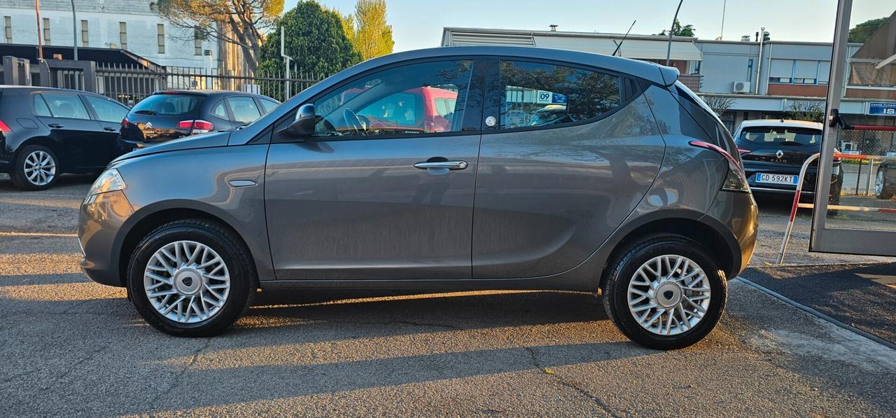 Lancia Ypsilon 0.9 TwinAir 85 CV Metano Ecochic