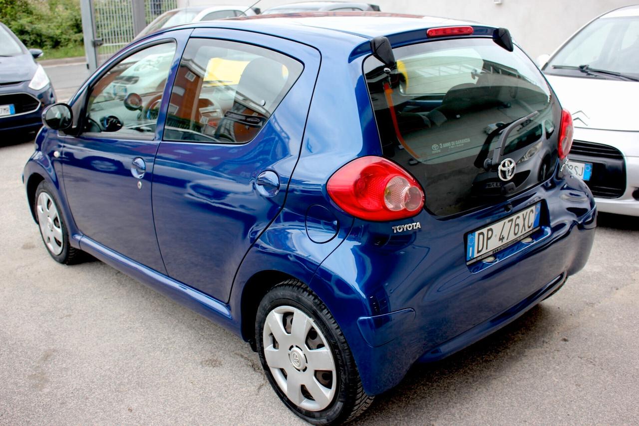 Toyota Aygo 1.0 AUTOMATICA 68 CV 5 PORTE TAGLIANDATA GARANZIA 12 MESI NEOPAT OK