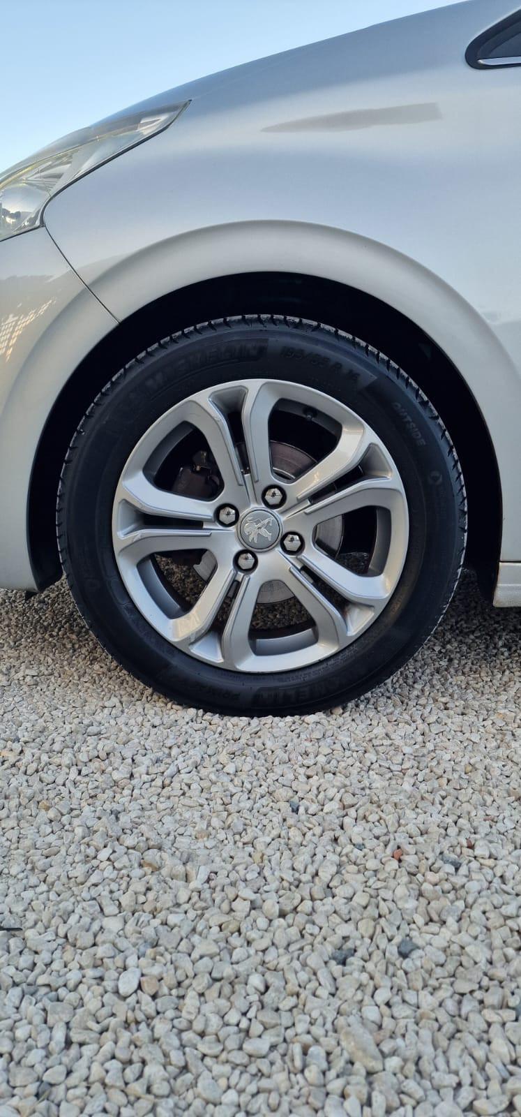 Peugeot 208 1.2 Benzina 3 porte Allure 2014