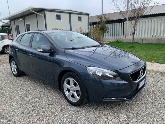 VOLVO V40 D2