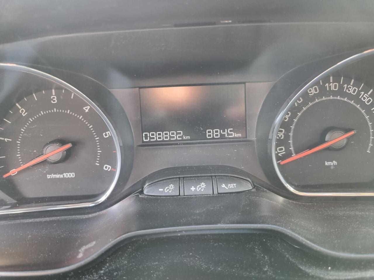 Peugeot 208 1.4 HDi 68 CV 5 porte Allure