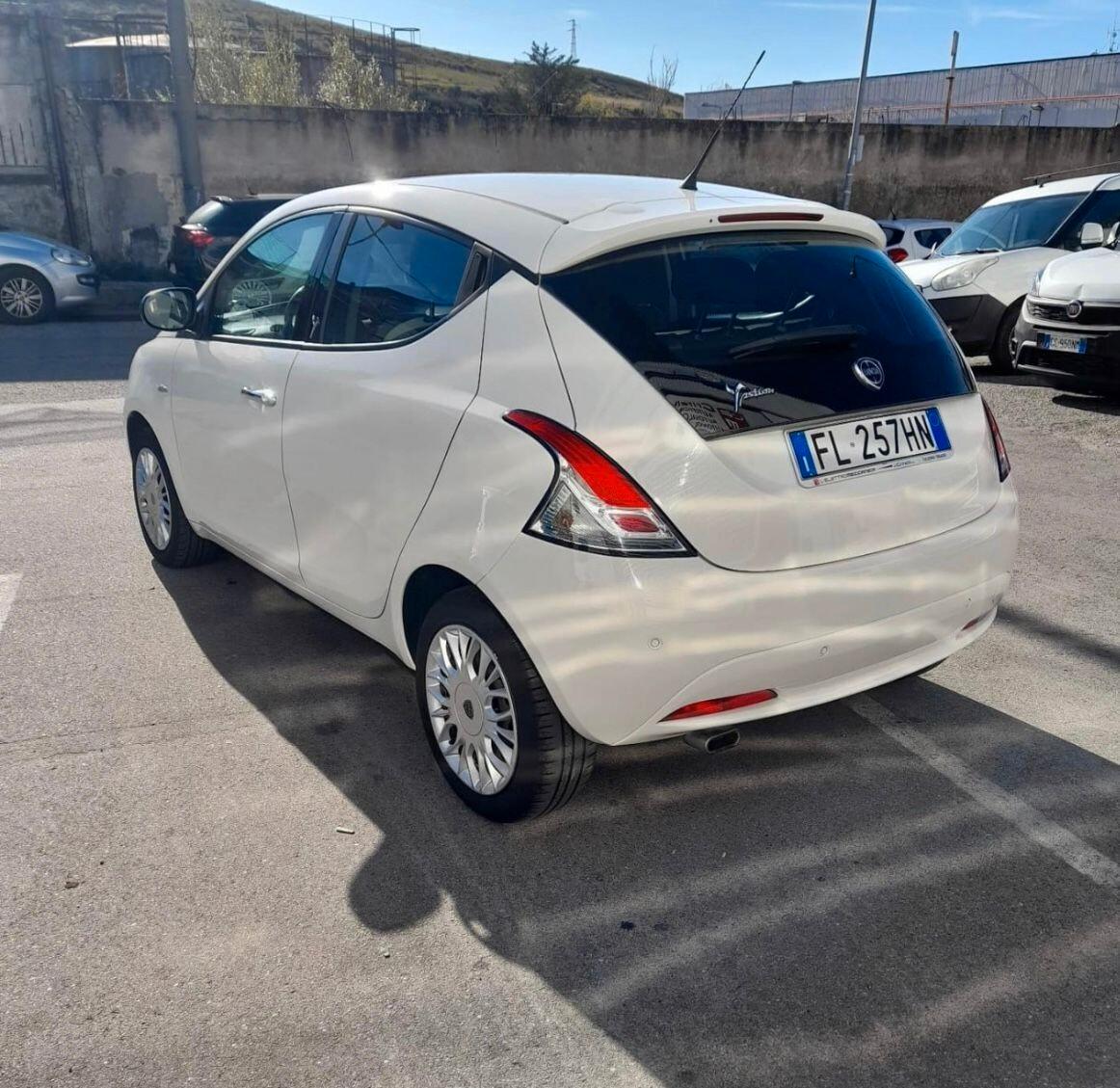 Lancia Ypsilon 1.2 69 CV 5 porte Gold