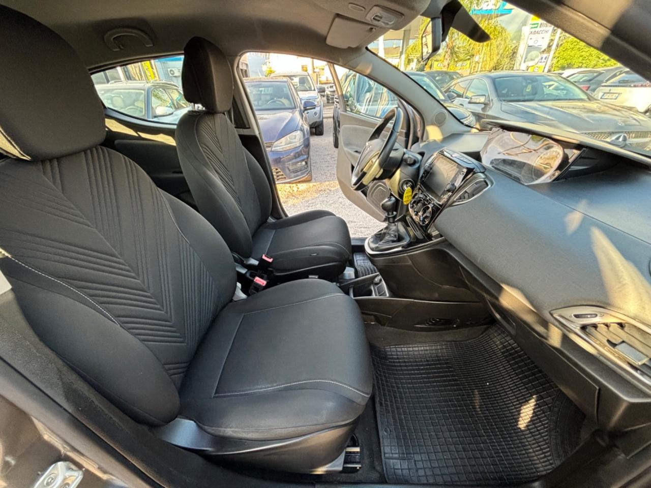 LANCIA YPSILON 1.0 HYBRID GOLD FULL OPTIONAL