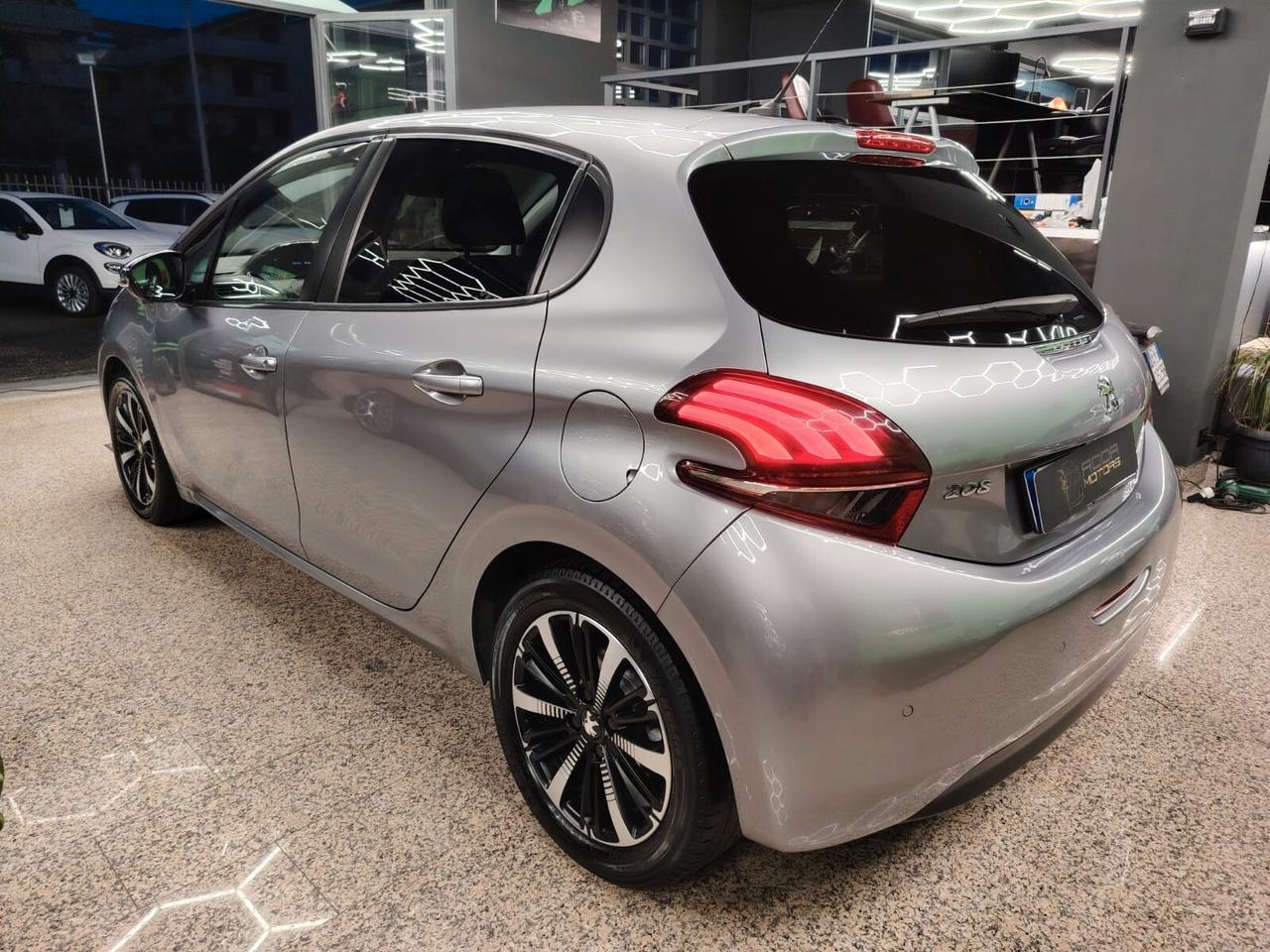 Peugeot 208 BlueHDi 100 S&S 5 porte Signature