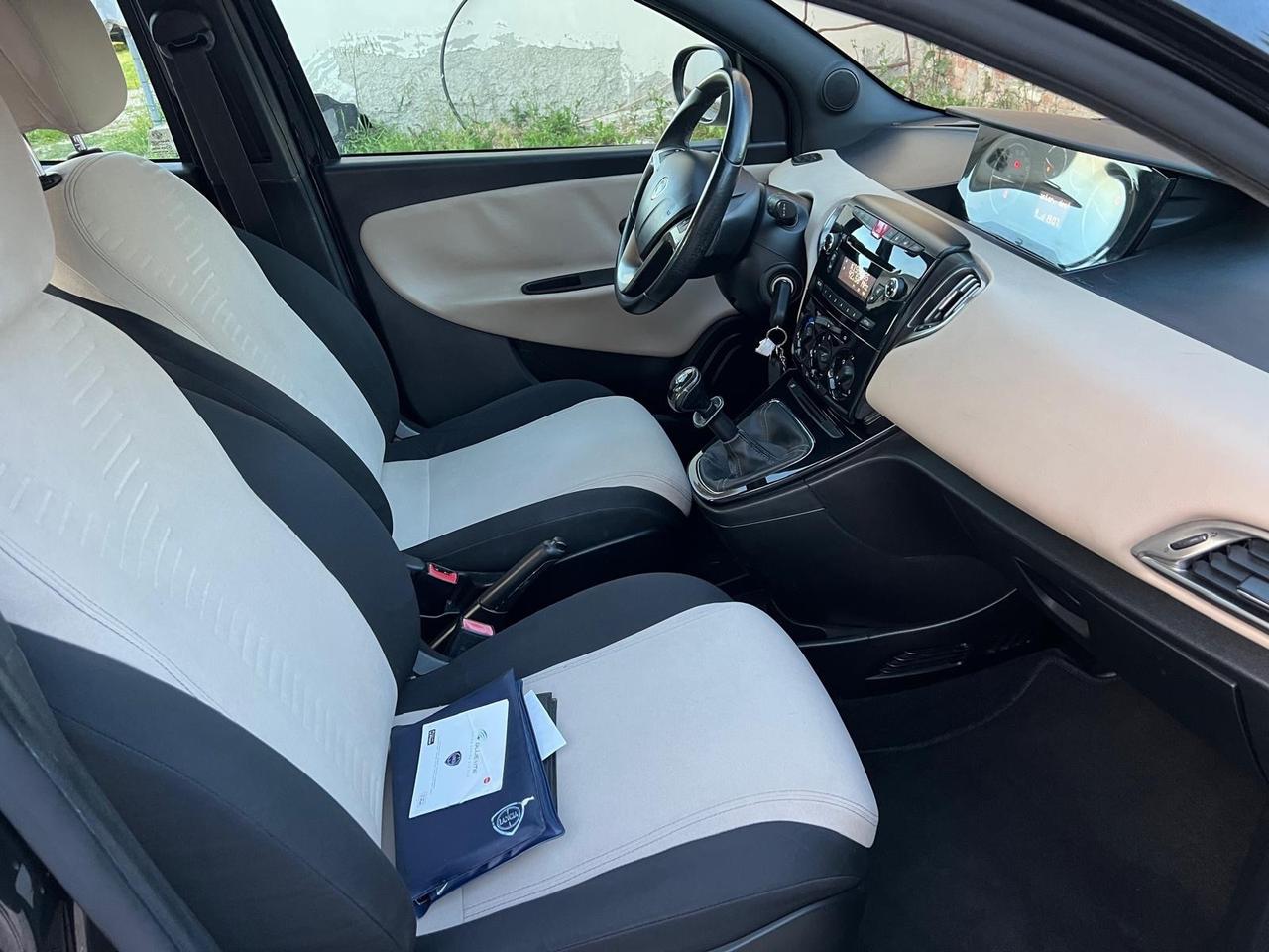 Lancia Ypsilon 0.9 TwinAir 85 CV 5 porte Metano Ecochic Elle