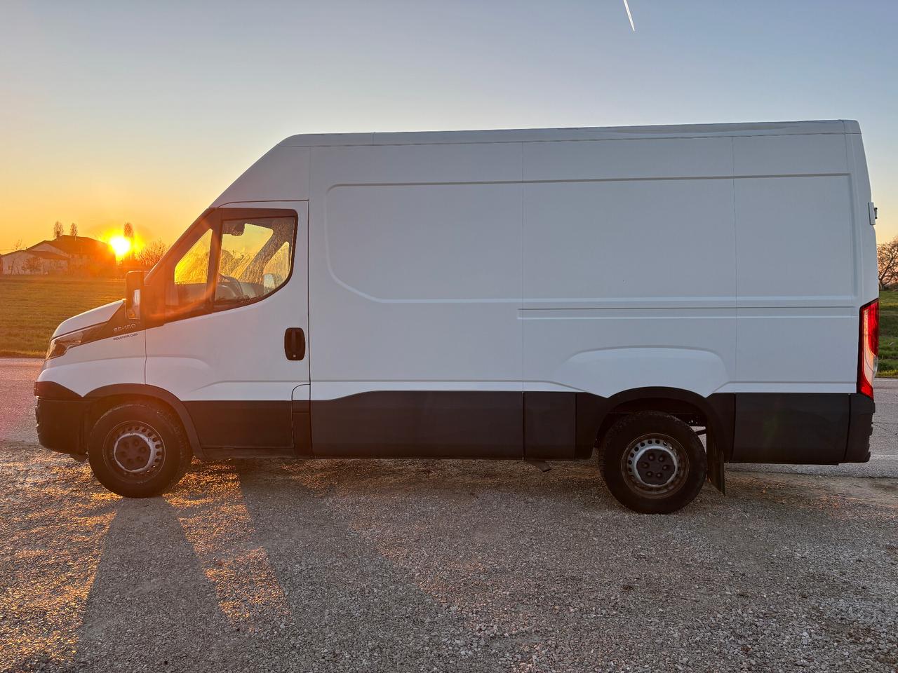 Iveco Daily 35S16 2.3 HPT PM Cabinato