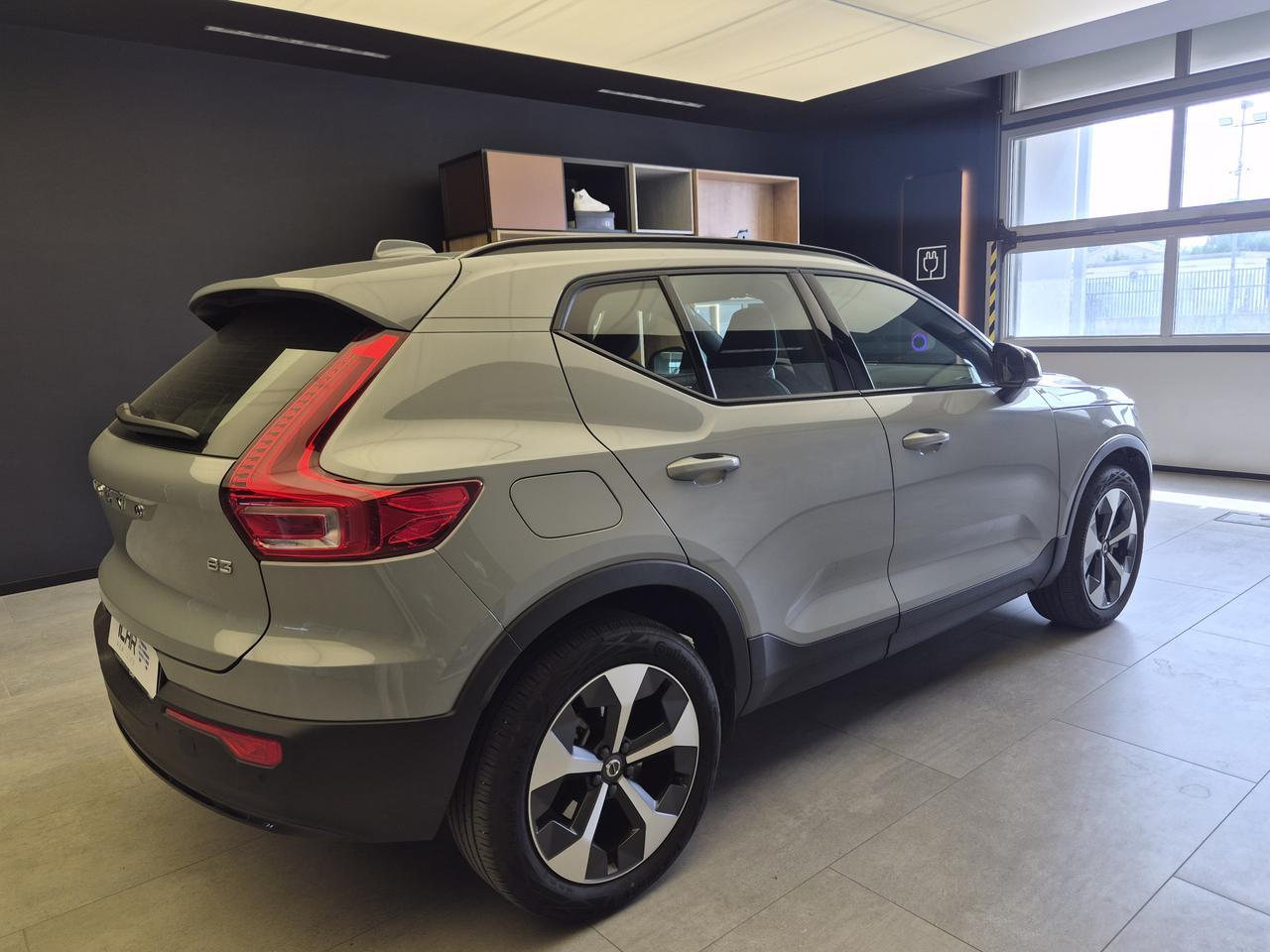 VOLVO XC40 - XC40 2.0 b3 Ultimate Dark auto