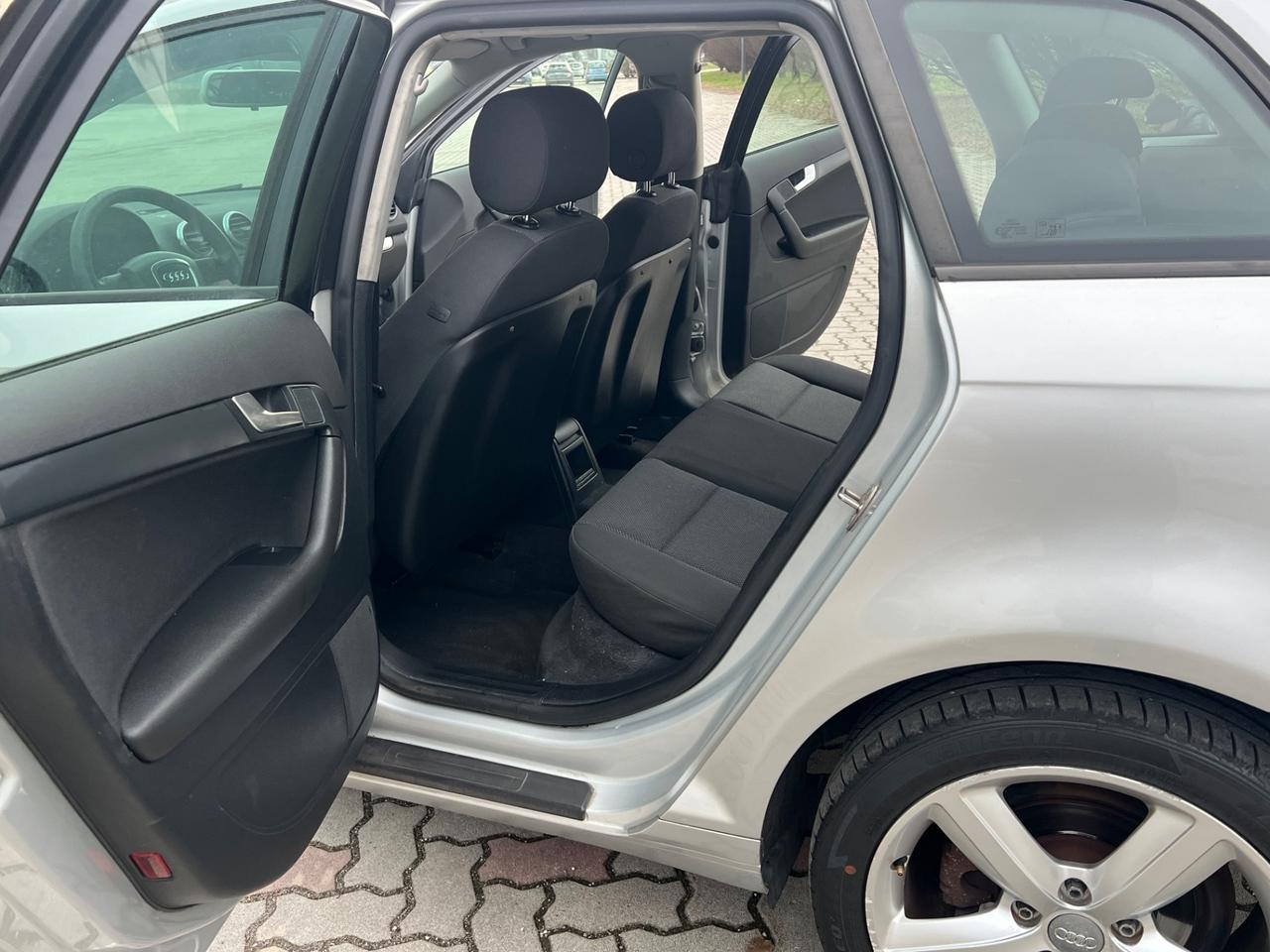 Audi A3 1.6 TDI 105 CV CR Ambiente