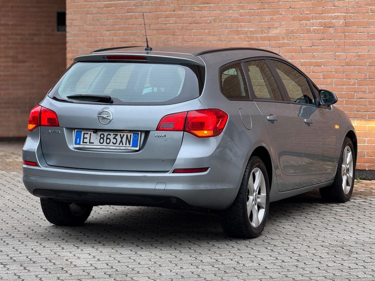 Opel Astra 1.7 CDTI 110CV Sports Tourer Cosmo