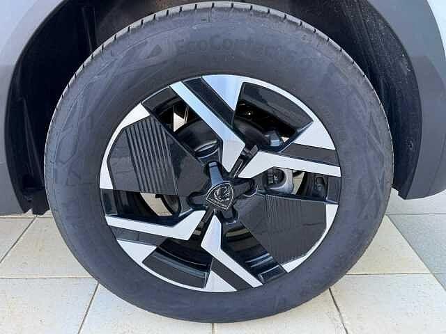 Peugeot 2008 motore elettrico 136 CV GT