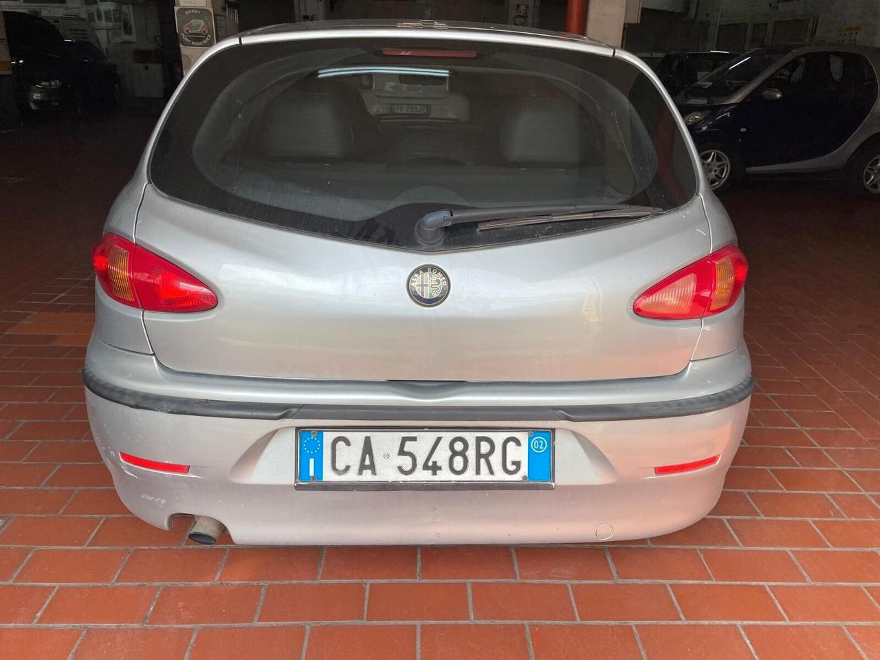 Alfa Romeo 147 1.6i 16V Twin Spark cat 5p. Distinctive