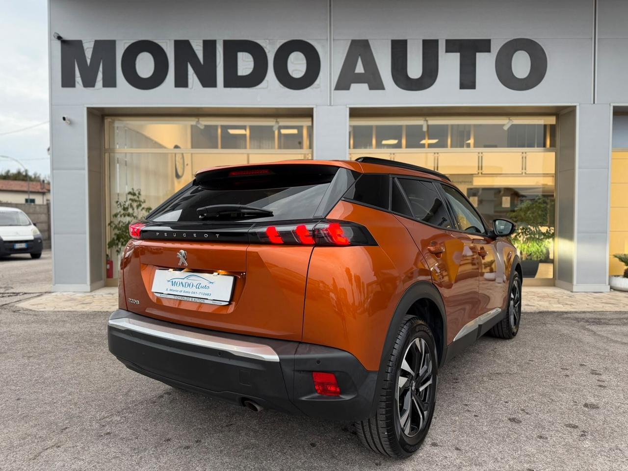 Peugeot 2008 PureTech 100 S&S Allure Navi Pack