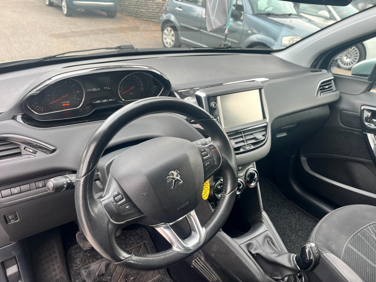 Peugeot 208 PureTech 82 5 porte Allure