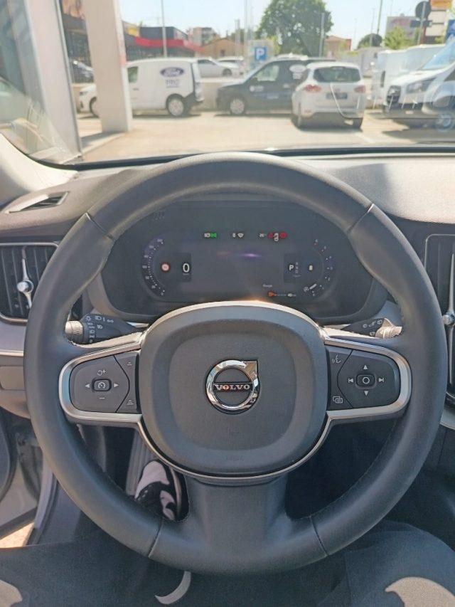 VOLVO XC60 B4 (d) AWD automatico Ultimate Dark