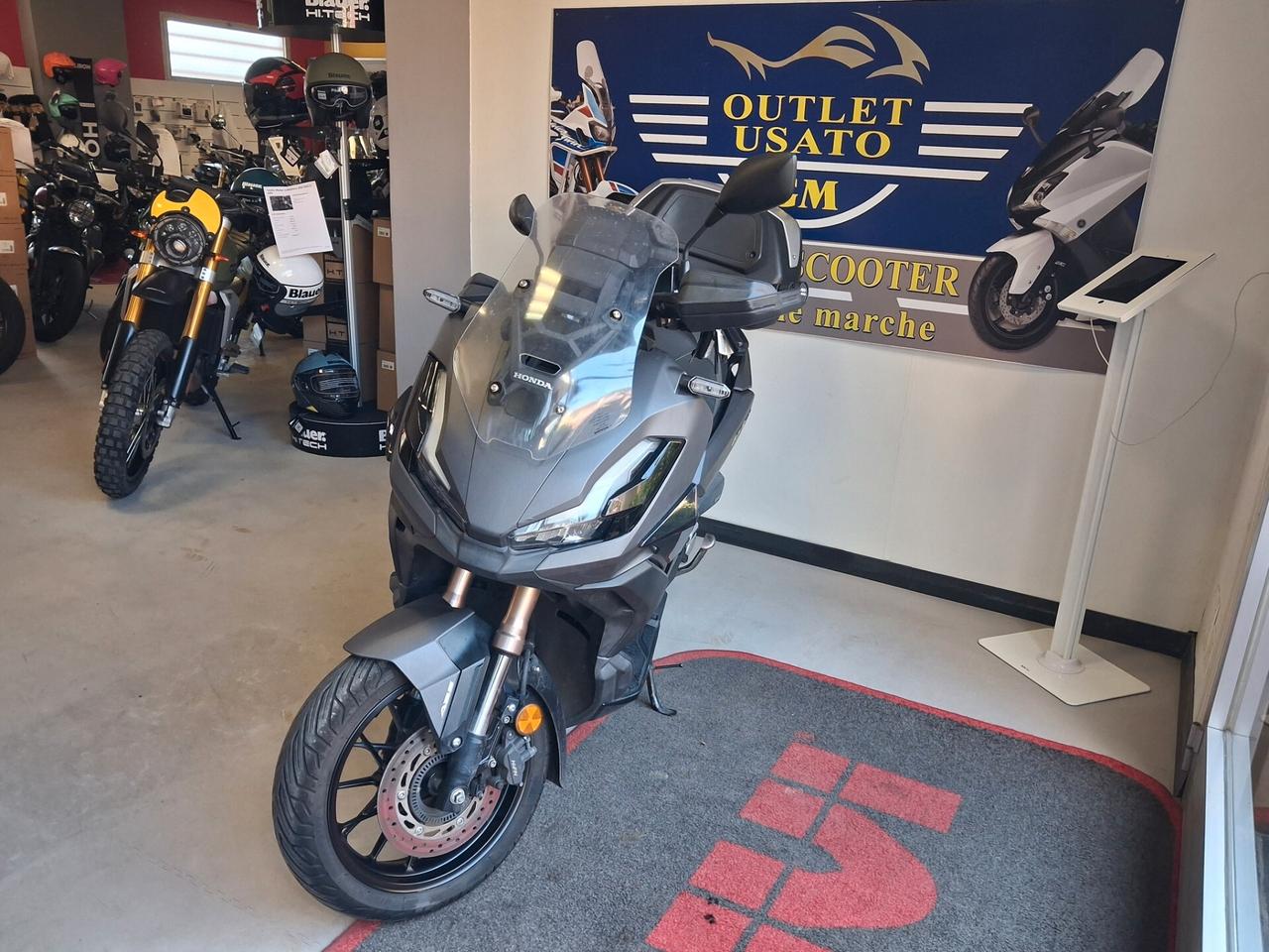 Honda ADV 350 ABS + TCS