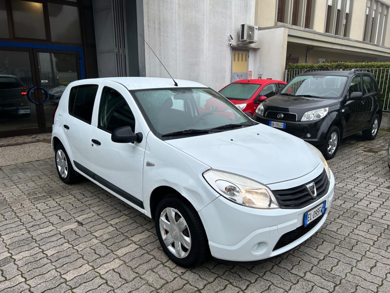 Dacia Sandero 1.6 8V GPL 85CV NEOPATENTATI