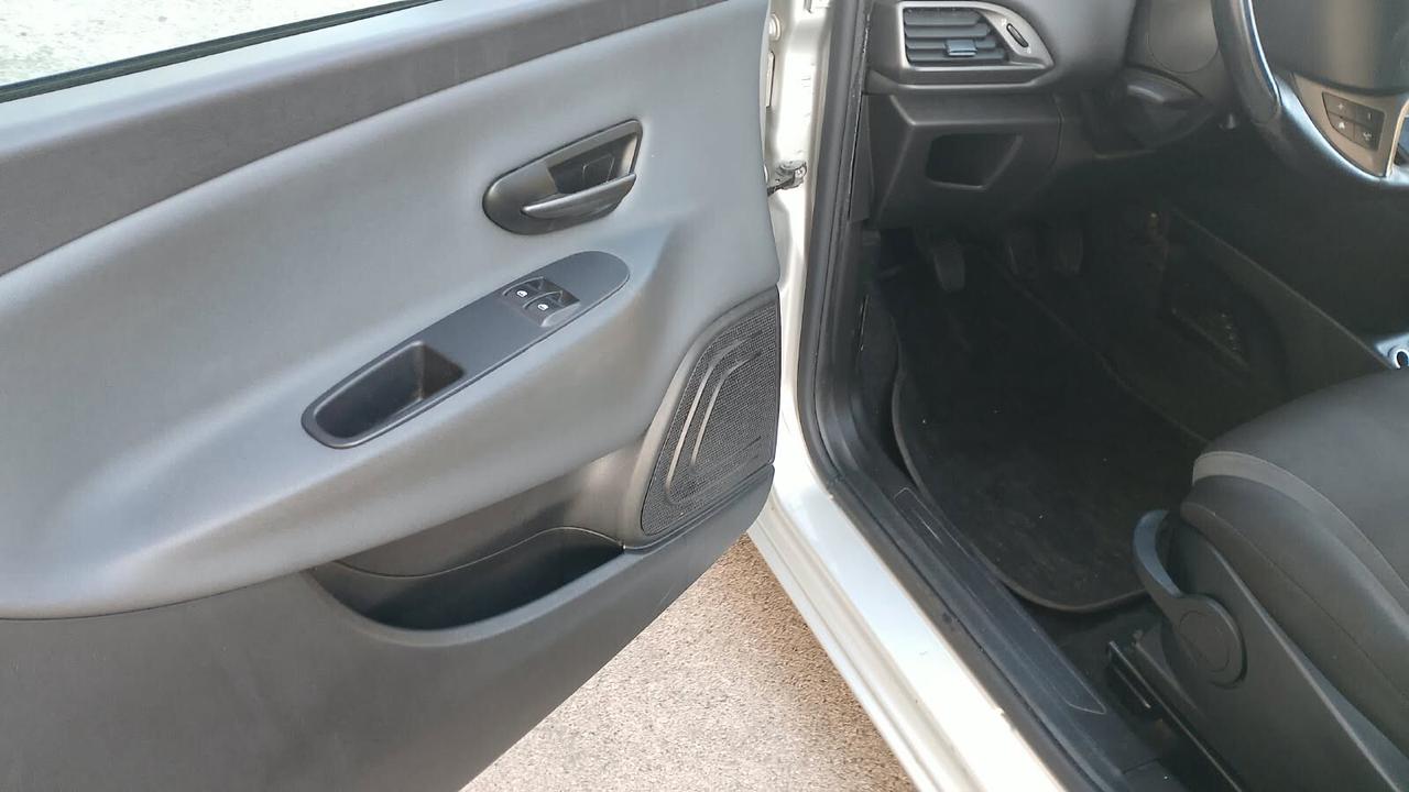 Lancia Ypsilon 1.2 69 CV 5 porte GPL Ecochic Gold