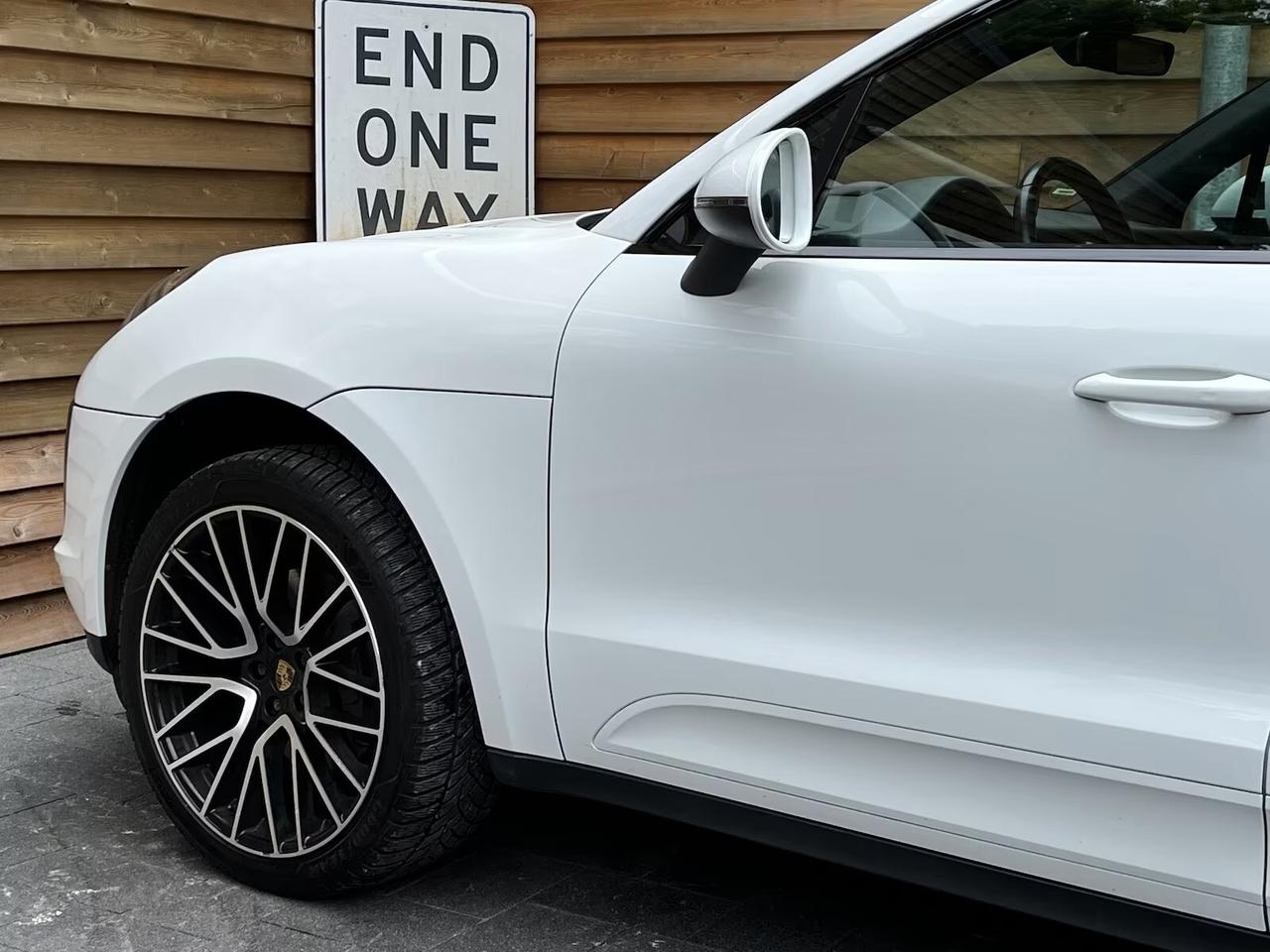 Porsche Macan 2.0 TETTO Navi LED SPORT CHRONO