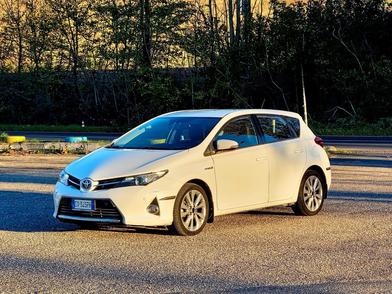 Toyota Auris 1.8 Hybrid Lounge 2014-E5B Automatico