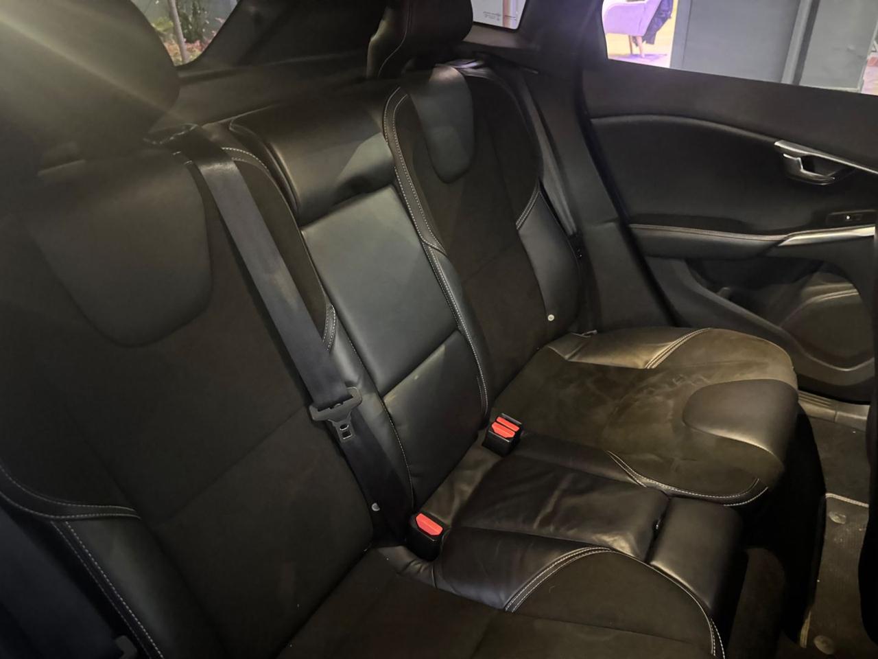 Volvo V40 R Design Momentum 2.0 D4 #9303