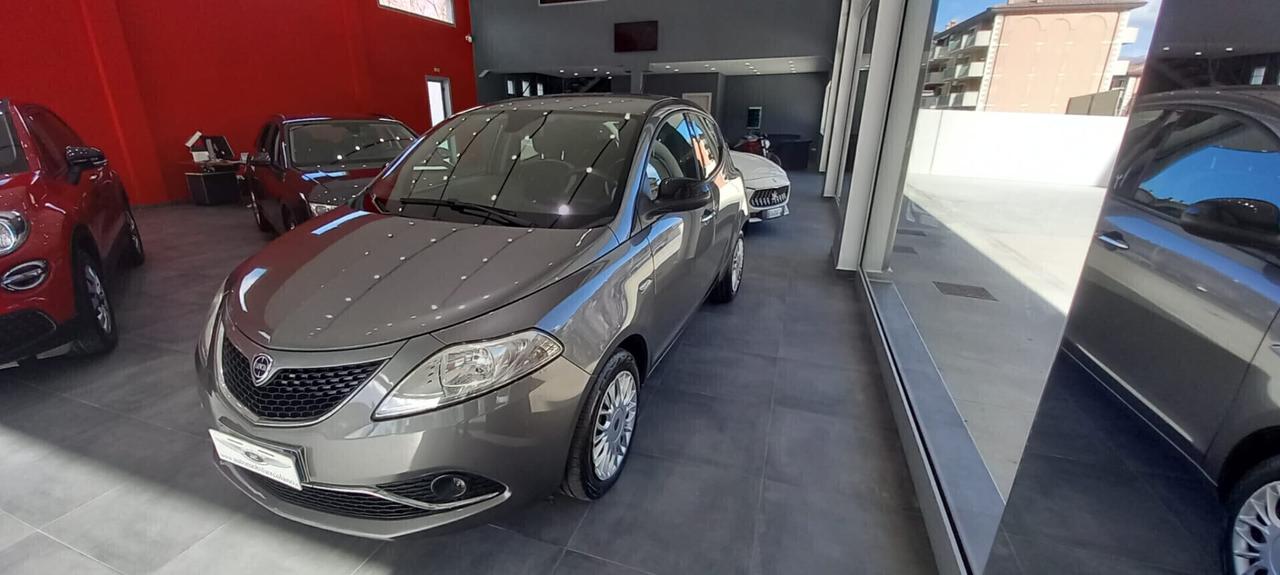 Lancia Ypsilon 1.2 69 CV 5 porte Gold