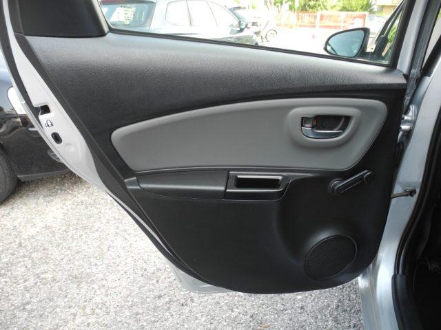 TOYOTA Yaris 1.5 Hybrid 5p. Business -OK NEOPATEN.-"DA VETRINA"