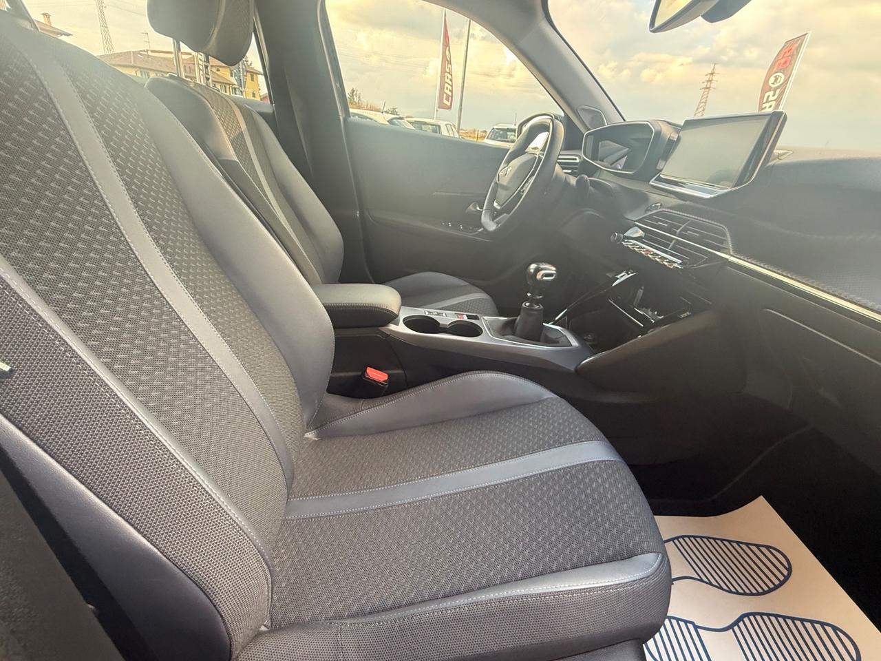 Peugeot 2008 PureTech 130 S&S Allure Pack