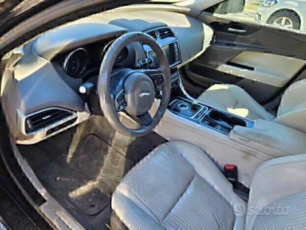 JAGUAR XE MOTORE ROTTO DA SOSTITUIRE