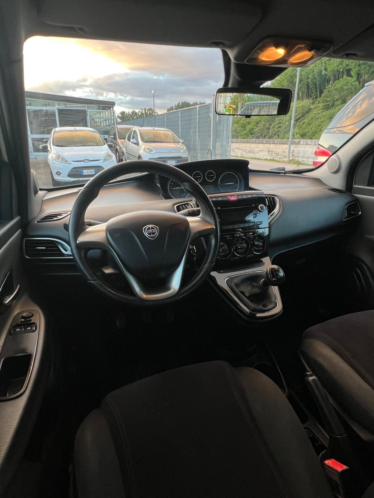 Lancia Ypsilon 1.3 MJT 16V 95 CV 5 porte S&S Silver