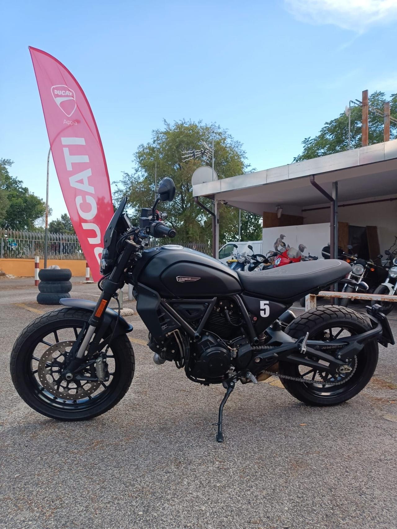 Ducati Scrambler ICON DARK