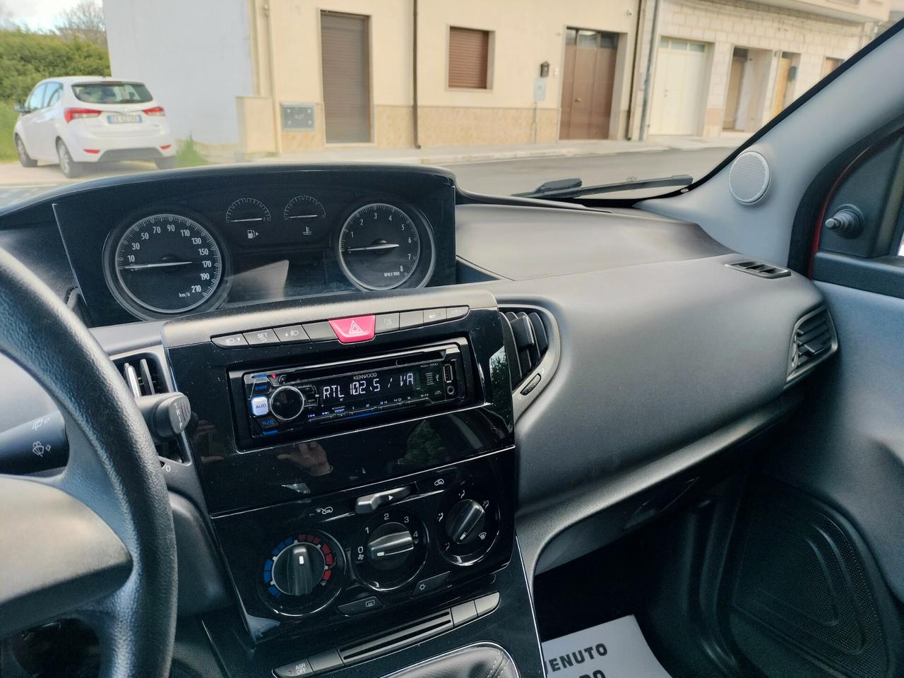 Lancia Ypsilon 1.2 69 CV 5 porte Elefantino 80.000km