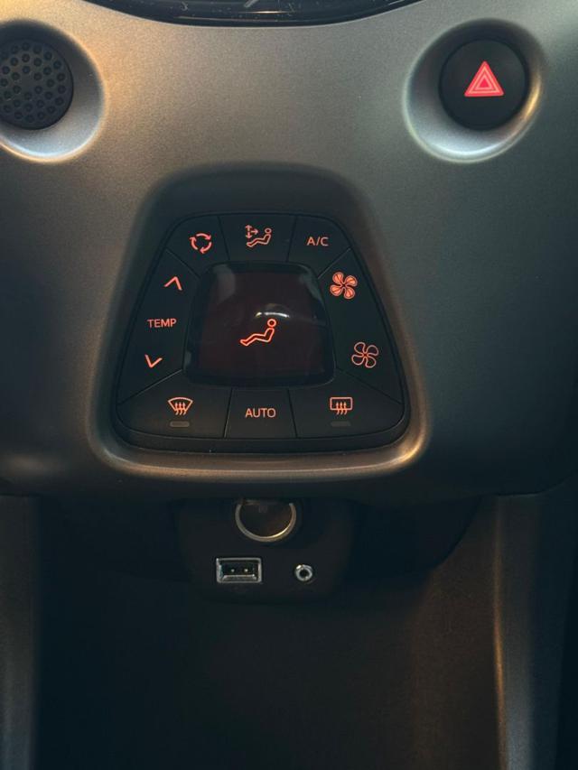 TOYOTA Aygo 1.0 x-play *SUPER ACCESSORIATA* *58.000Km*