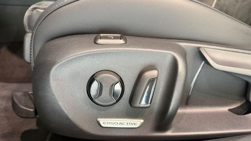 Volkswagen Passat Variant 2.0 TDI SCR EVO 110kW Business DSG Camera 360° LED 17"