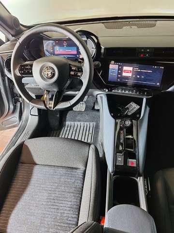 Alfa Romeo Junior 1.2 Hybrid 48V 145cv Edct6